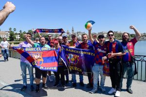 barcelona fans.jpg